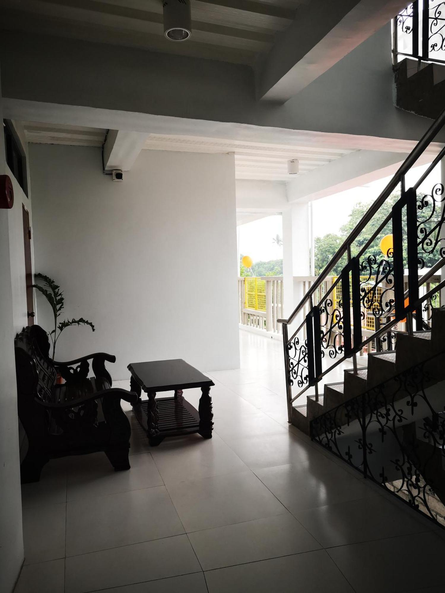 Хостел Lufian Dormitel Dumaguete City Екстер'єр фото